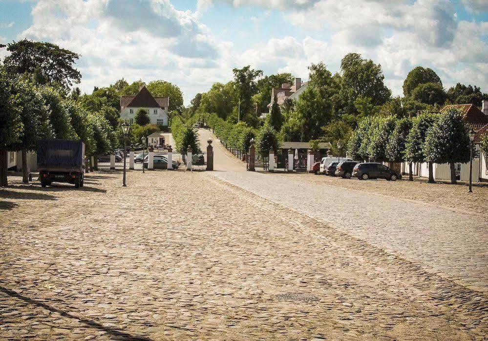 Hotel Fredensborg Store Kro Zewnętrze zdjęcie